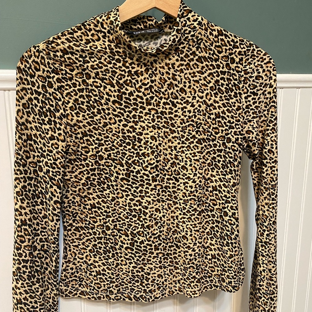 Shein women’s mock-neck leopard tee